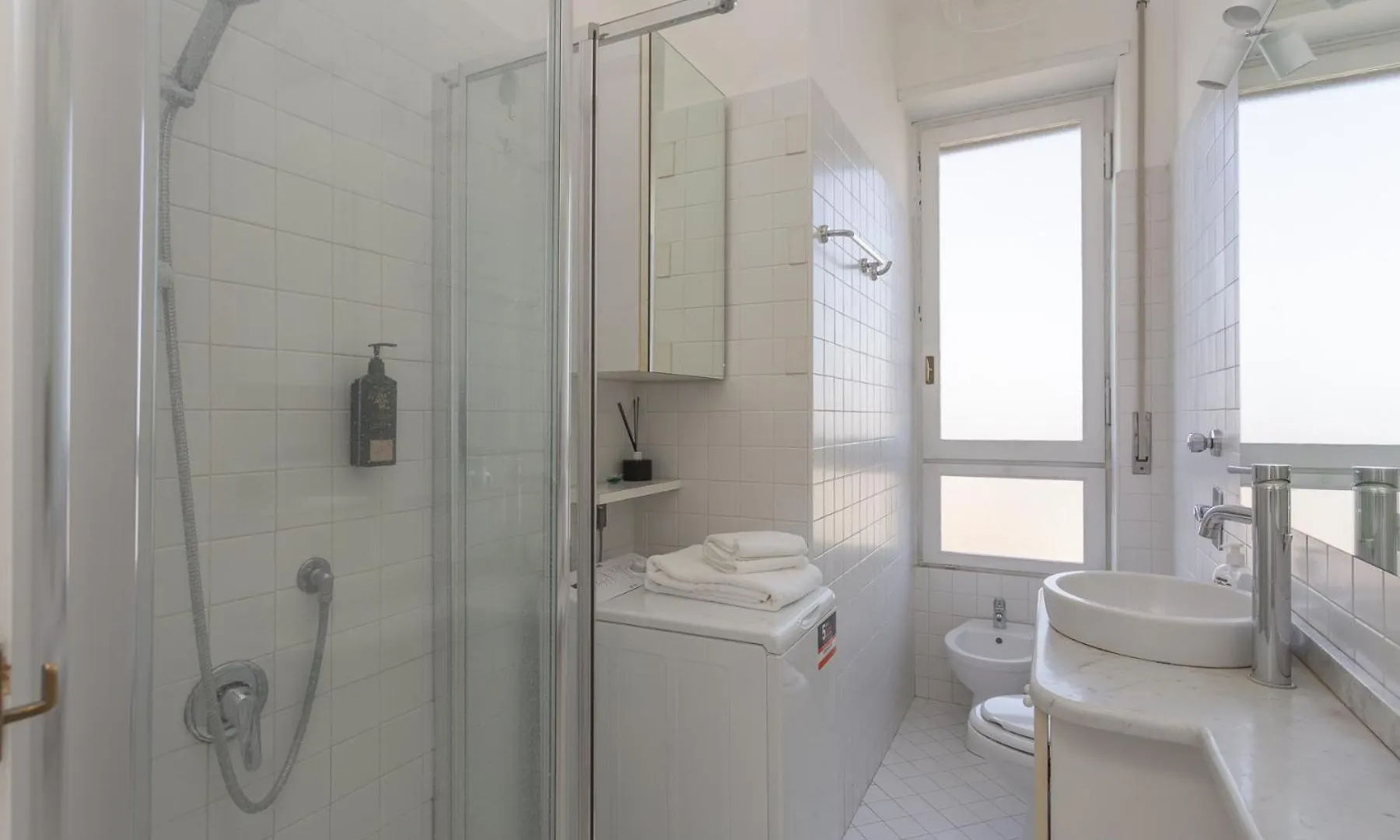 Skyline View Biancamano 1 Bdr With Balcony By Rentopolis Milan Apartment
