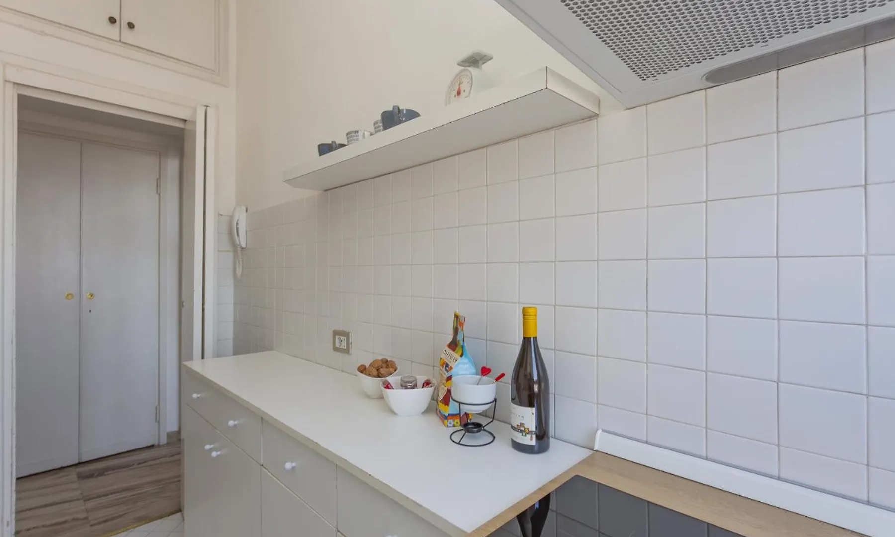 Skyline View Biancamano 1 Bdr With Balcony By Rentopolis Milan