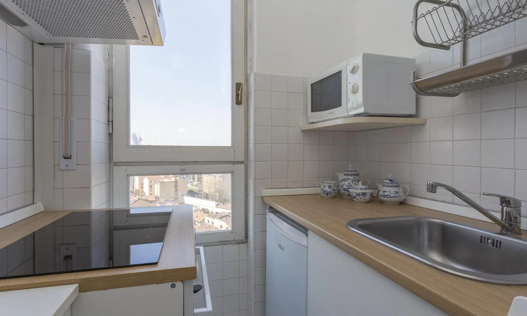 Apartment Skyline View Biancamano 1 Bdr With Balcony By Rentopolis Milan