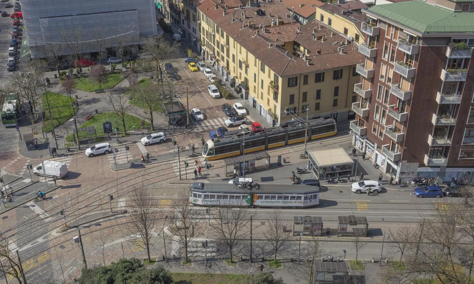 Skyline View Biancamano 1 Bdr With Balcony By Rentopolis Milan