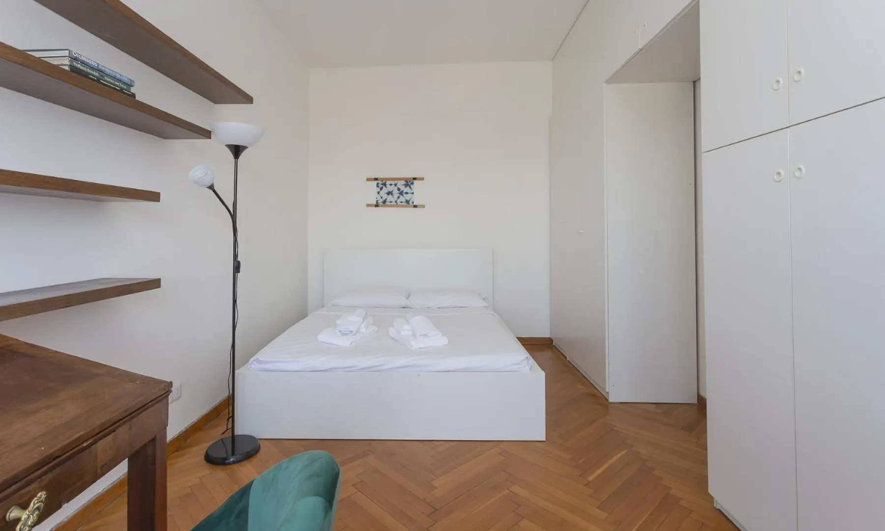 Skyline View Biancamano 1 Bdr With Balcony By Rentopolis Milan