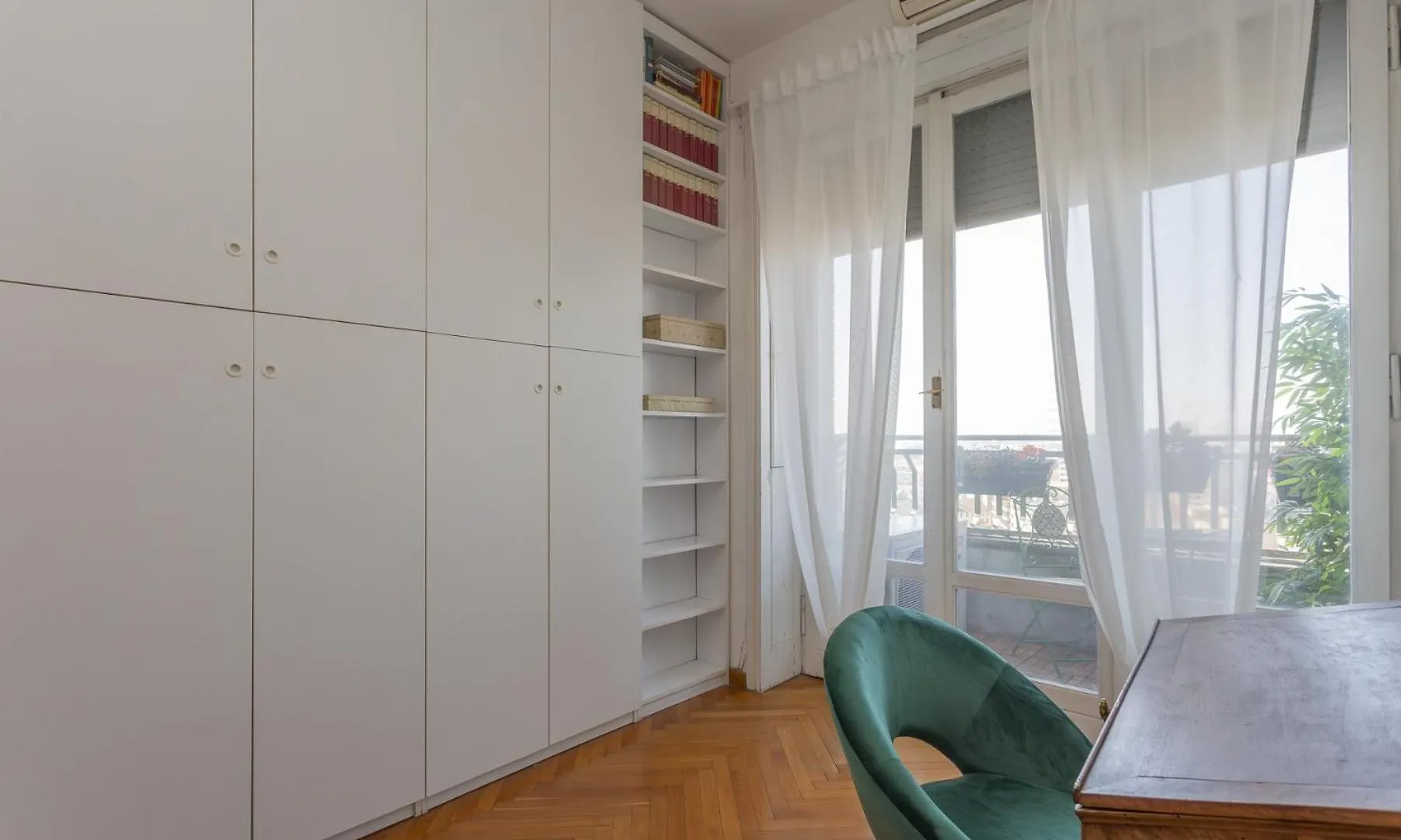 Skyline View Biancamano 1 Bdr With Balcony By Rentopolis Milan Apartment