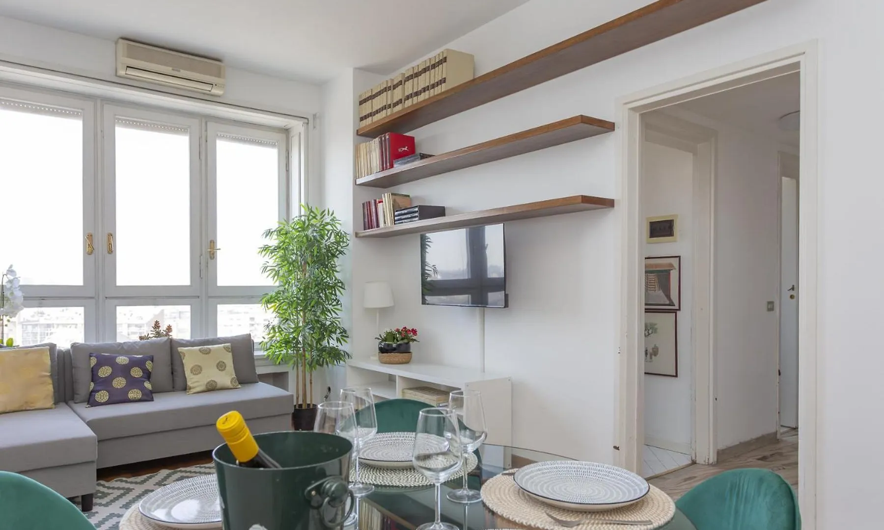 Skyline View Biancamano 1 Bdr With Balcony By Rentopolis Milan