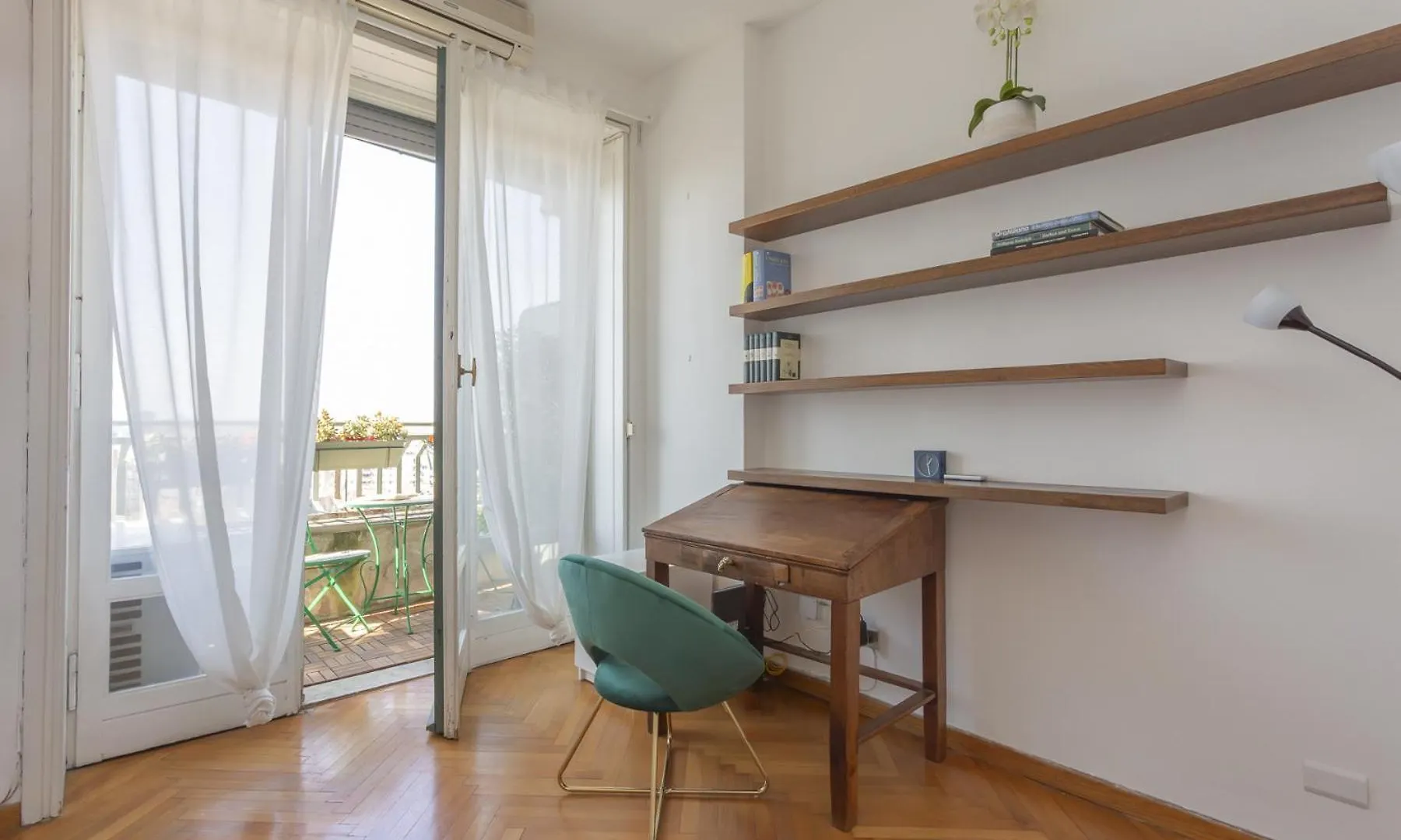 Apartment Skyline View Biancamano 1 Bdr With Balcony By Rentopolis Milan