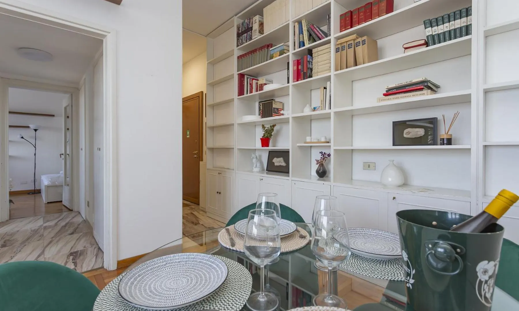 Apartment Skyline View Biancamano 1 Bdr With Balcony By Rentopolis Milan