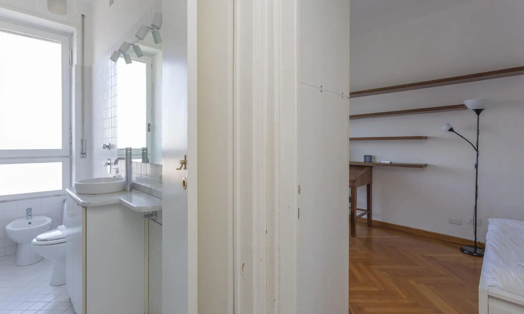 Skyline View Biancamano 1 Bdr With Balcony By Rentopolis Milan Italy
